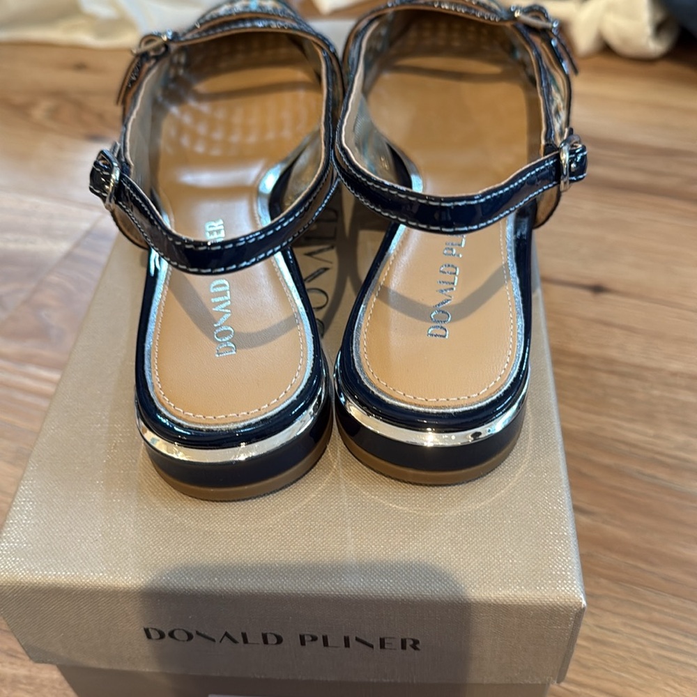 Donald Pliner sling backs.  New in box.  Navy multi, woven.  Size 7. - Picture 4 of 6